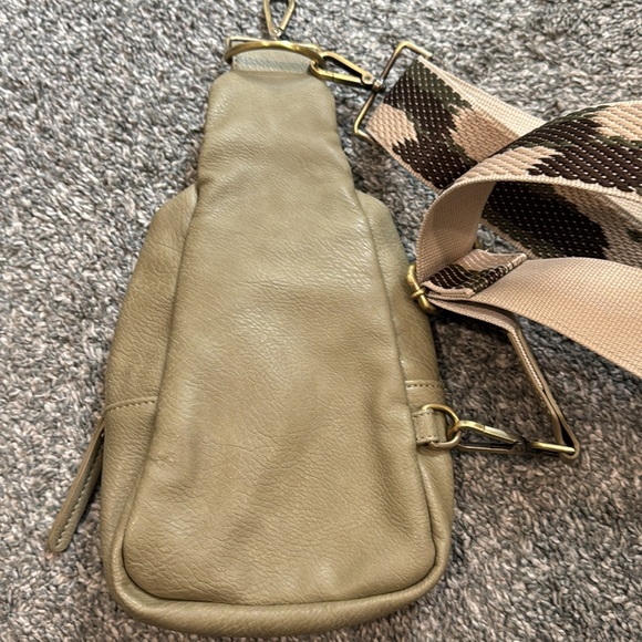 Urban originals cross body bag - Picture 5 of 6